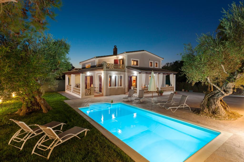 Evalexia Villa - Luxury Villa With Private Pool Near Laganas Perfect For Groups By Villa Mana Gers Kalamákion المظهر الخارجي الصورة
