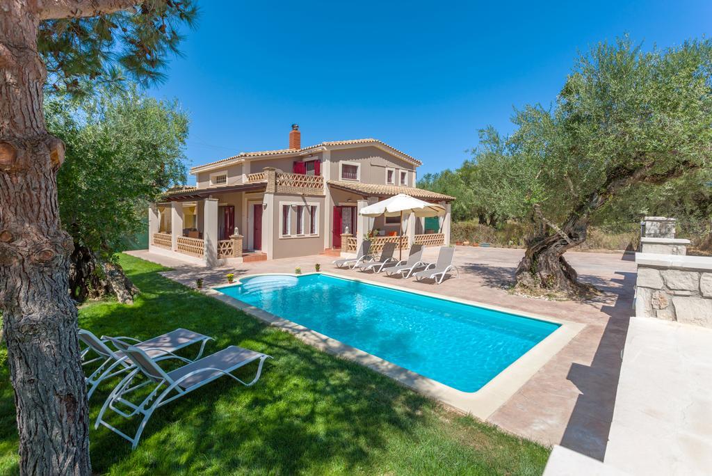 Evalexia Villa - Luxury Villa With Private Pool Near Laganas Perfect For Groups By Villa Mana Gers Kalamákion المظهر الخارجي الصورة