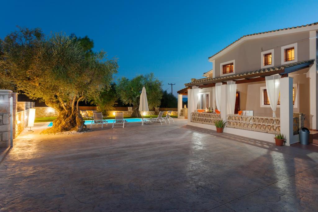 Evalexia Villa - Luxury Villa With Private Pool Near Laganas Perfect For Groups By Villa Mana Gers Kalamákion المظهر الخارجي الصورة